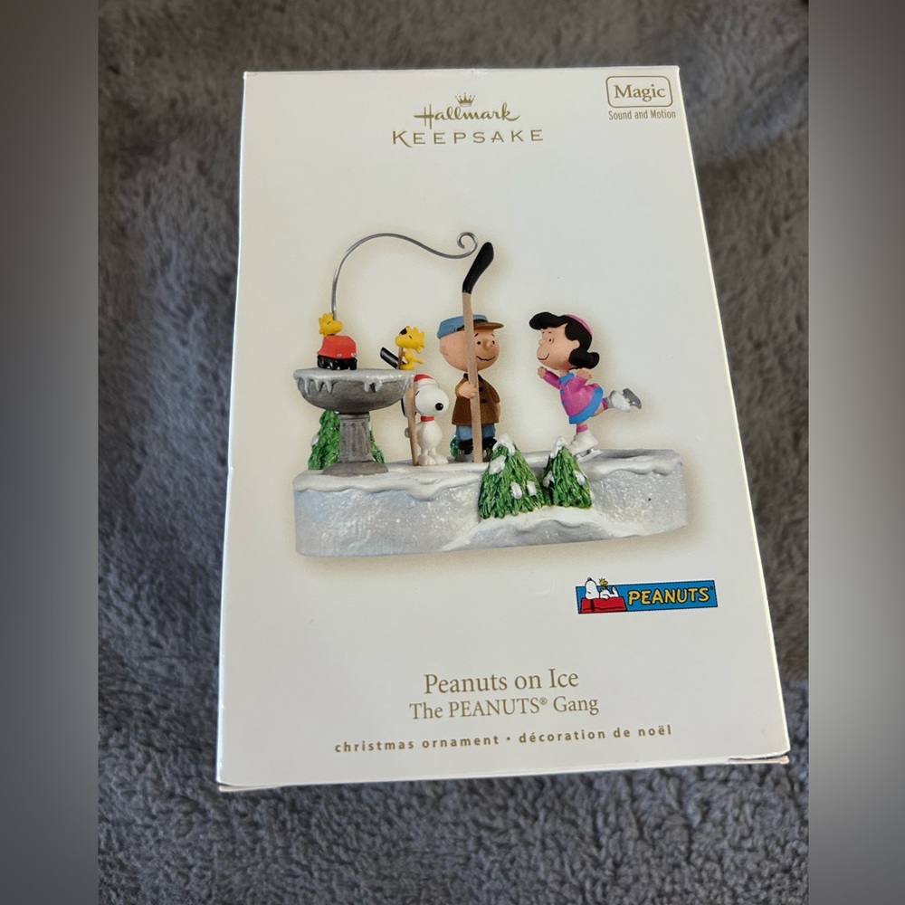 2008 Hallmark Peanuts Gang Ice Skating Ornament. “Peanuts on Ice”New in Package